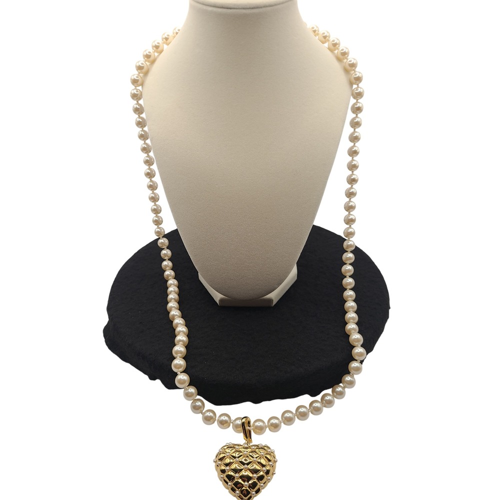 Unsigned 1980s Runway Pearl Necklace Gold Tone Quilted Puffy Heart Pendant
